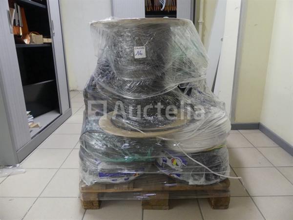 Grote foto set van verschillende elektrische kabelspoelen doe het zelf en verbouw onderdelen en accessoires