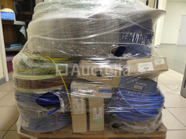 Grote foto set van verschillende elektrische kabelspoelen doe het zelf en verbouw onderdelen en accessoires