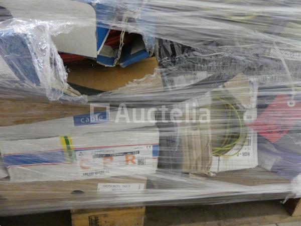 Grote foto set van verschillende elektrische kabelspoelen doe het zelf en verbouw onderdelen en accessoires