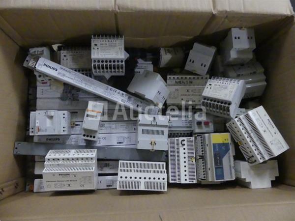 Grote foto diverse elektrische apparatuur set doe het zelf en verbouw onderdelen en accessoires