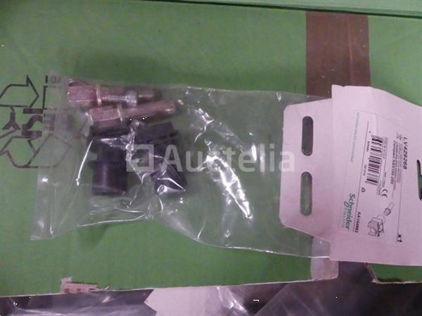 Grote foto diverse elektrische apparatuur set doe het zelf en verbouw onderdelen en accessoires