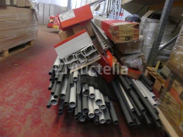 Grote foto set kanalen pvc buizen en diverse accessoires doe het zelf en verbouw onderdelen en accessoires