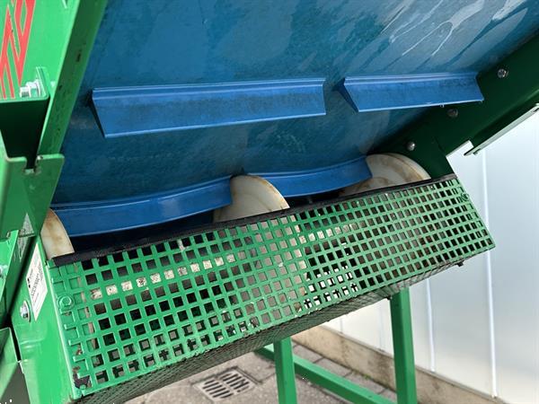 Grote foto upmann upmatic doseerbunker met lift 420 x 60 cm agrarisch kisten