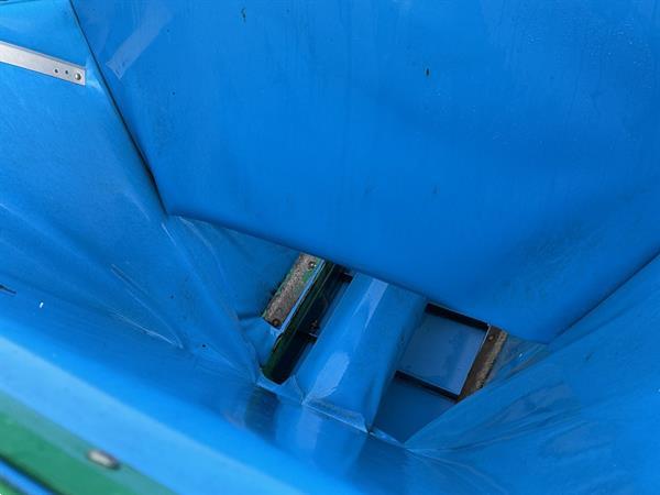 Grote foto upmann upmatic doseerbunker met lift 420 x 60 cm agrarisch kisten