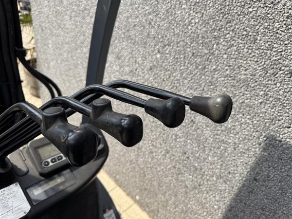 Grote foto toyota 02 8fgf18 triplo 430 freelift sideshift 4e functie 2013 lpg agrarisch heftrucks