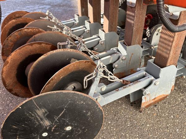 Grote foto nobels 150 cm uien bollen plantmachine 5 rijen agrarisch zaaimachines