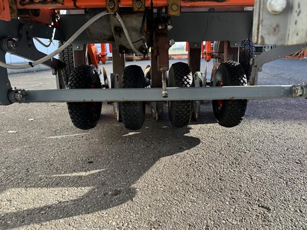 Grote foto nobels 150 cm uien bollen plantmachine 5 rijen agrarisch zaaimachines