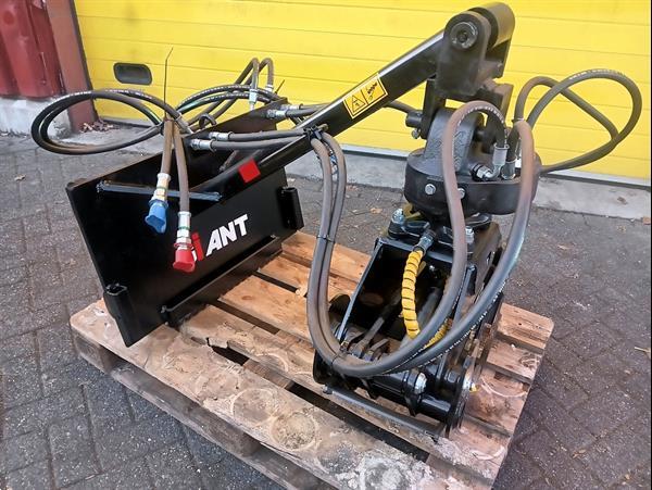 Grote foto houtklem met rotator passend aan giant shovel agrarisch bosbouw