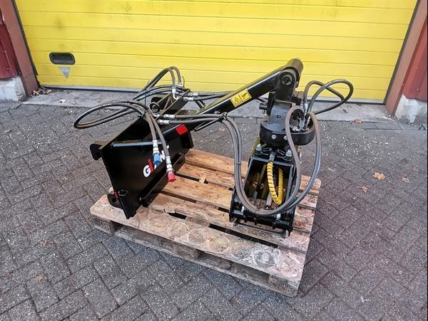 Grote foto houtklem met rotator passend aan giant shovel agrarisch bosbouw