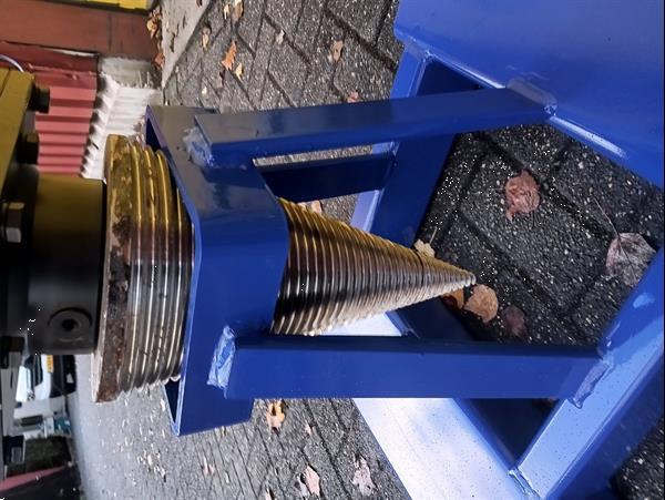 Grote foto kegelsplijter cw 05 opname met standaard tuin en terras overige tuin en terras