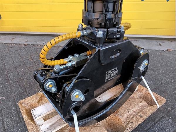 Grote foto h er houtklem met rotator cw05 opname minigraver agrarisch bosbouw