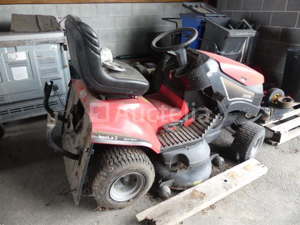 Grote foto 1tractor en 2 grasmaaiers tuin en terras zitmaaiers