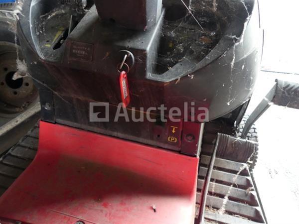 Grote foto 1tractor en 2 grasmaaiers tuin en terras zitmaaiers