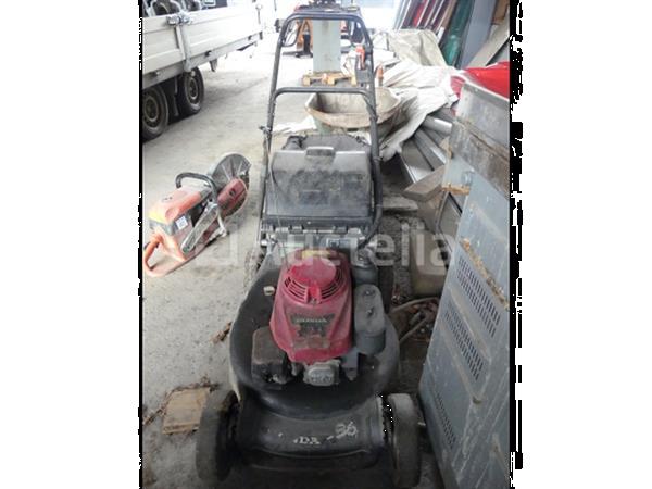 Grote foto 1tractor en 2 grasmaaiers tuin en terras zitmaaiers