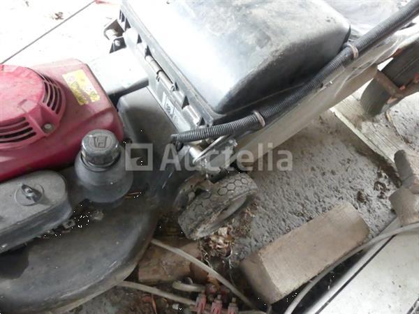 Grote foto 1tractor en 2 grasmaaiers tuin en terras zitmaaiers