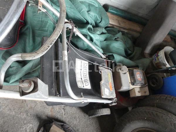 Grote foto 1tractor en 2 grasmaaiers tuin en terras zitmaaiers