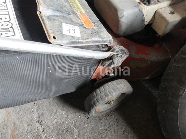 Grote foto 1tractor en 2 grasmaaiers tuin en terras zitmaaiers