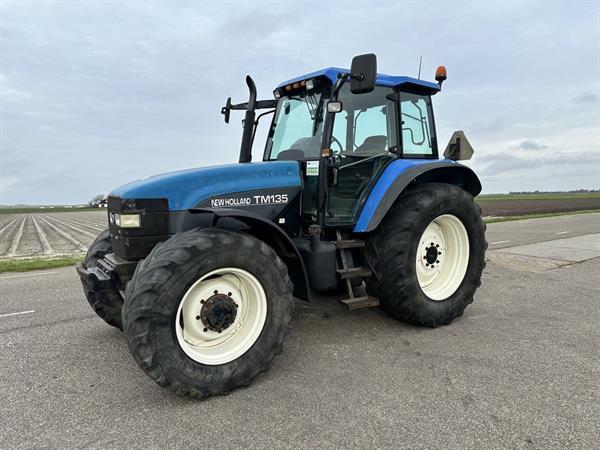 Grote foto new holland tm 135 agrarisch tractoren