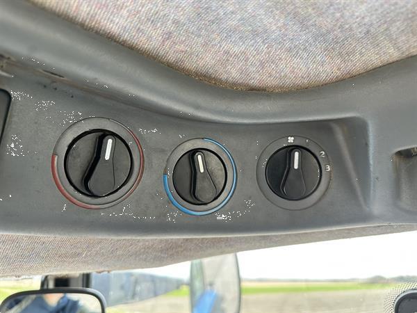 Grote foto new holland tm 135 agrarisch tractoren