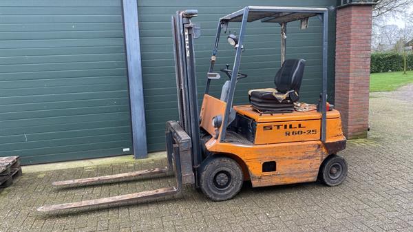 Grote foto still r60 25 elektrische heftruck agrarisch heftrucks