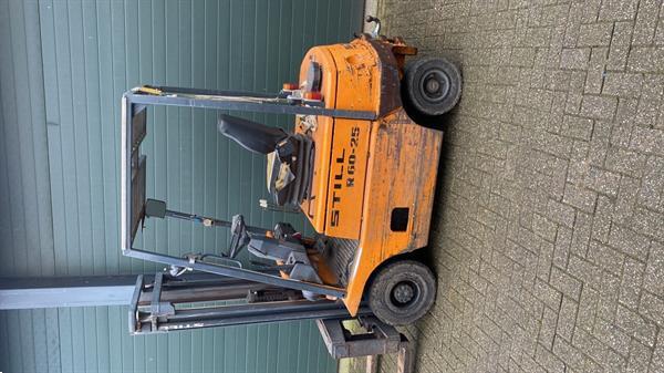 Grote foto still r60 25 elektrische heftruck agrarisch heftrucks