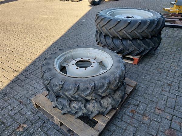 Grote foto setje ford wielen 9.5 r28 en 13.6 r36 agrarisch wielen