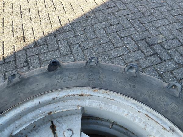 Grote foto setje ford wielen 9.5 r28 en 13.6 r36 agrarisch wielen