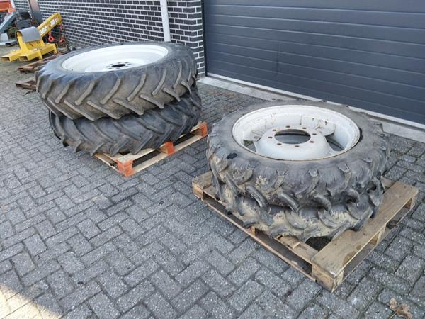 Grote foto setje ford wielen 9.5 r28 en 13.6 r36 agrarisch wielen