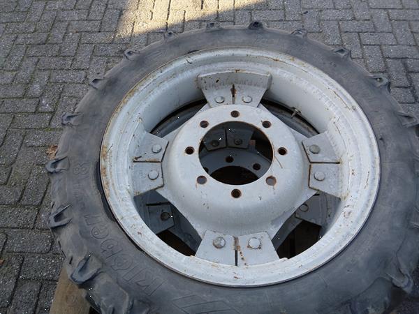 Grote foto setje ford wielen 9.5 r28 en 13.6 r36 agrarisch wielen