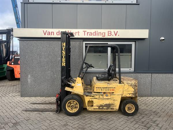 Grote foto heftruck forklift hyster h2.50xl duplo355 sideshift isuzu diesel agrarisch heftrucks