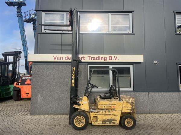 Grote foto heftruck forklift hyster h2.50xl duplo355 sideshift isuzu diesel agrarisch heftrucks
