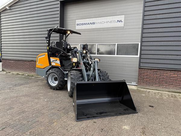Grote foto giant g2700 hd minishovel kniklader nieuw agrarisch shovels