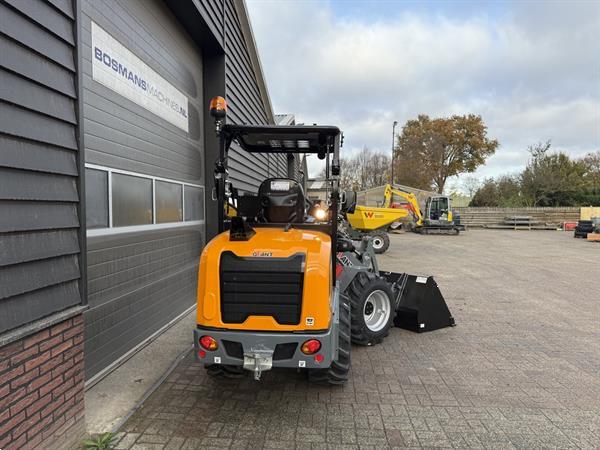 Grote foto giant g2700 hd minishovel kniklader nieuw agrarisch shovels