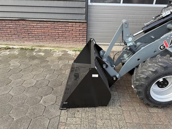 Grote foto giant g2700 hd minishovel kniklader nieuw agrarisch shovels