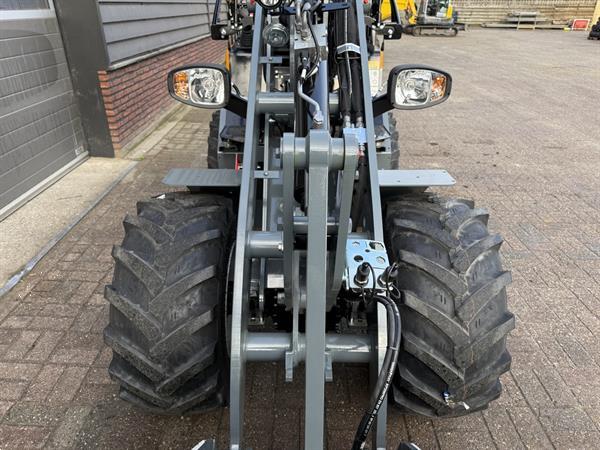 Grote foto giant g2700 hd minishovel kniklader nieuw agrarisch shovels