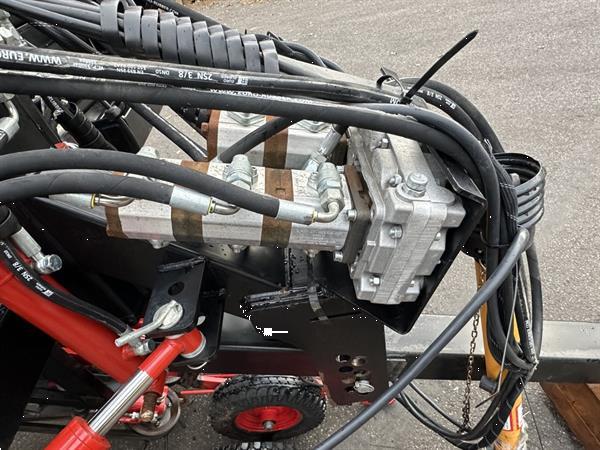 Grote foto j.j. broch t 3 knoflookrooier 3 rijen agrarisch oogstmachines