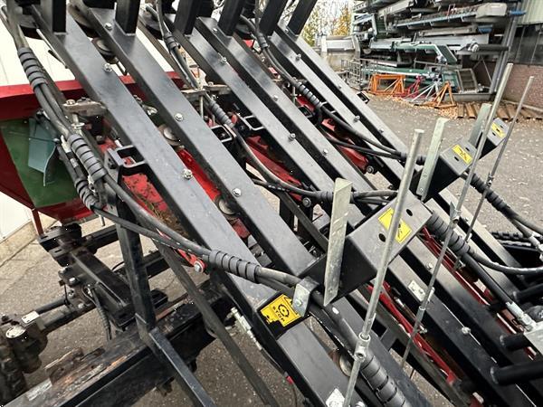 Grote foto j.j. broch t 3 knoflookrooier 3 rijen agrarisch oogstmachines