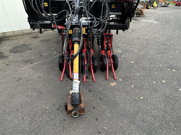 Grote foto j.j. broch t 3 knoflookrooier 3 rijen agrarisch oogstmachines