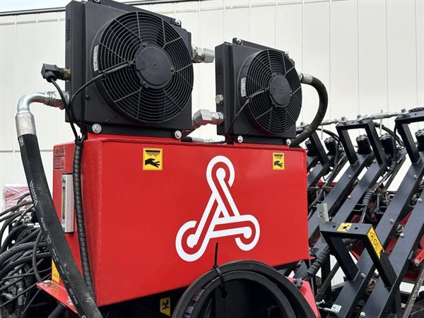 Grote foto j.j. broch t 3 knoflookrooier 3 rijen agrarisch oogstmachines