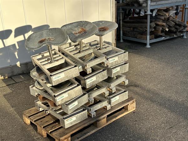 Grote foto buitendijk slaman buisrailwagen met zitje agrarisch tuinbouw