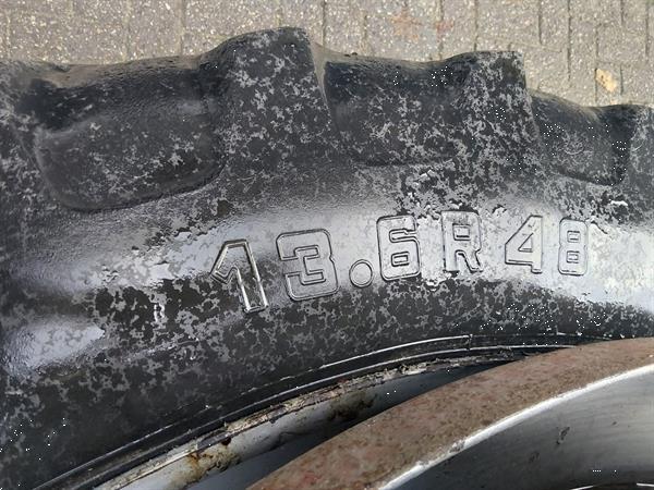 Grote foto dubbellucht 13.6 r48 met verloopring naar r38 inch. agrarisch wielen