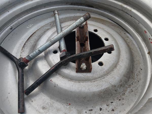 Grote foto dubbellucht 13.6 r48 met verloopring naar r38 inch. agrarisch wielen