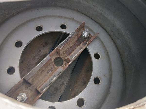 Grote foto dubbellucht 13.6 r48 met verloopring naar r38 inch. agrarisch wielen