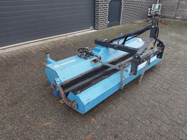 Grote foto saphir 231 veegmachine rolbezem agrarisch algemeen