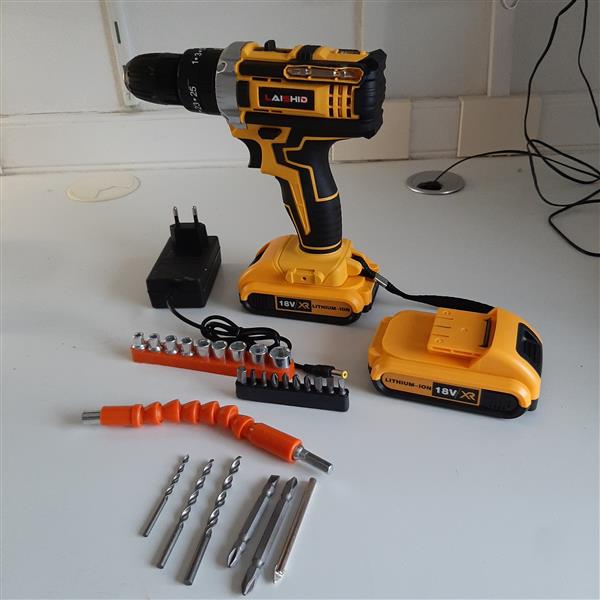 Grote foto boor en schroefmachine doe het zelf en verbouw handgereedschap