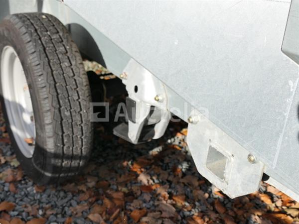 Grote foto dubbelassige aanhangwagen dragende machine met laadklep ifor williams 2hb vin sckd00000n0805155 agrarisch aanhangwagens