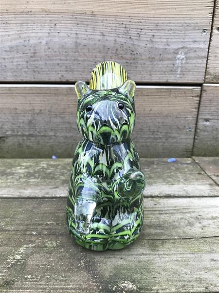 Grote foto een fraai glazen beeld van een eekhoorn een glazen kunstwerk tuin en terras tuindecoratie