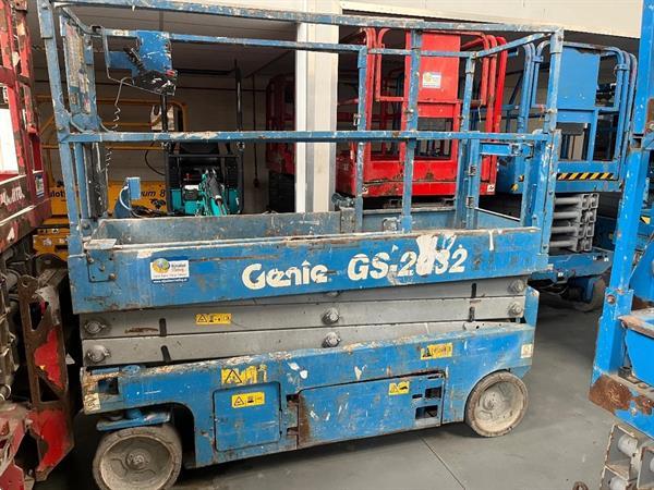 Grote foto genie hoogwerker schaarlift 2032 doe het zelf en verbouw hoogwerkers