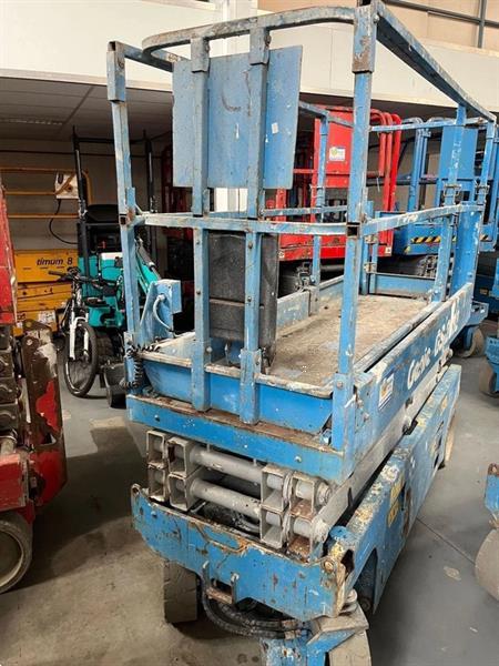 Grote foto genie hoogwerker schaarlift 2032 doe het zelf en verbouw hoogwerkers