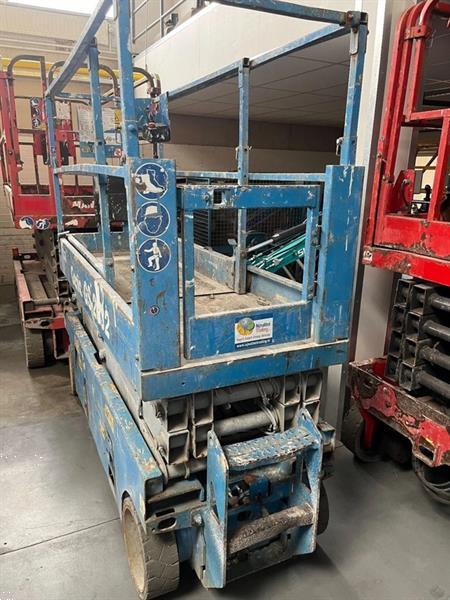 Grote foto genie hoogwerker schaarlift 2032 doe het zelf en verbouw hoogwerkers